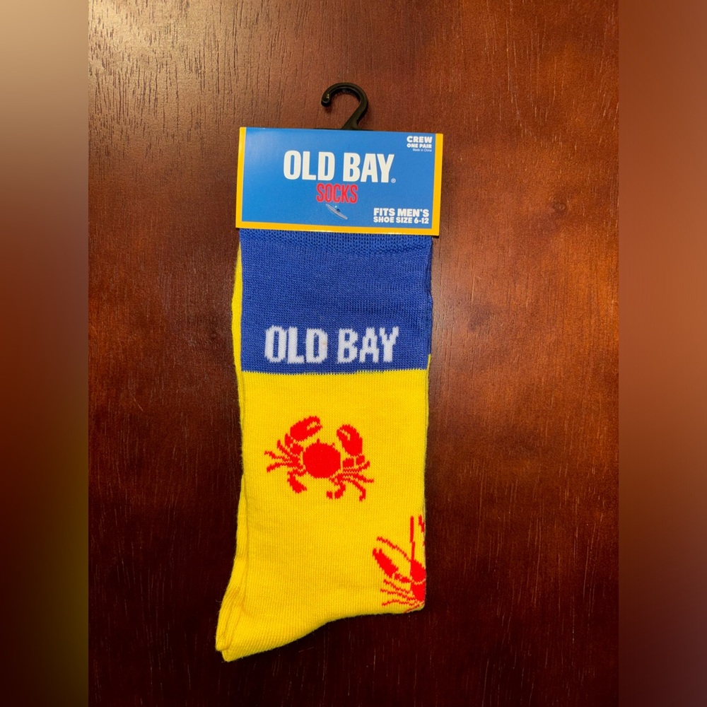 OLD BAY NOVELTY CREW SOCKS NWT MEN’S SHOE SIZE 6-12